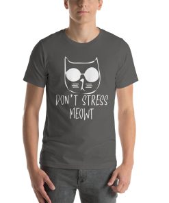 Unisex t-shirt with a picture of a cat on it. Underneath the cat it says "don't stress meowt"